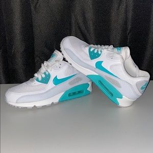 Women’s Nike Air Max 90 size 9